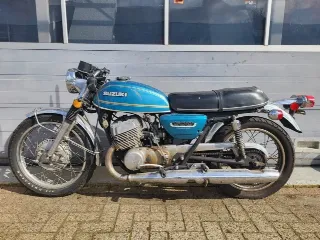 Foto 4 di 8: Suzuki T500 | 1974 | Route 66 Auctions