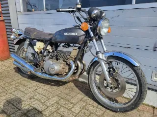 Foto 2 di 8: Suzuki GT550 | 1973 | Route 66 Auctions