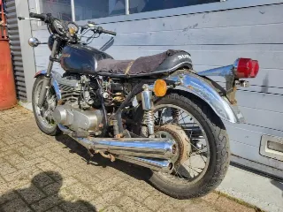 Foto 5 di 8: Suzuki GT550 | 1973 | Route 66 Auctions