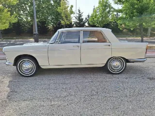 Foto 6 di 8: Peugeot 404 | 1964 | Route 66 Auctions
