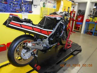 Foto 5 di 6: Yamaha FZ400R | 1990 | Route 66 Auctions
