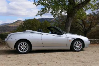 Foto 6 di 25: Alfa Romeo Spider 3.0i V6 24V cat L