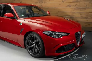 Foto 5 di 10: Alfa Romeo Giulia