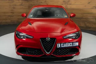 Foto 6 di 10: Alfa Romeo Giulia