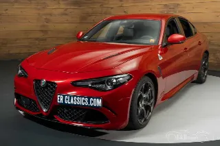 Foto 7 di 10: Alfa Romeo Giulia