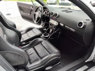Foto 14 di 22: Audi TT Roadster