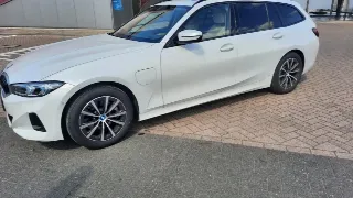 Foto 5 di 8: BMW 330e Touring | 2024 | Route 66 Auctions