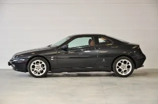 Foto 18 di 28: Alfa Romeo GTV 2.0i 16V T.S. cat Limited Edition ASI CRS