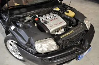 Foto 24 di 28: Alfa Romeo GTV 2.0i 16V T.S. cat Limited Edition ASI CRS