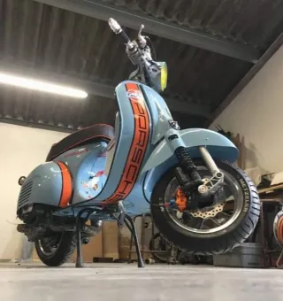 Foto 5 di 8: Vespa PX Millennium | 2011 | Route 66 Auctions