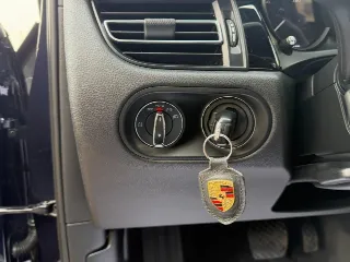 Foto 10 di 28: PORSCHE Macan