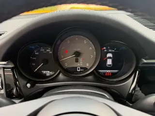 Foto 12 di 28: PORSCHE Macan