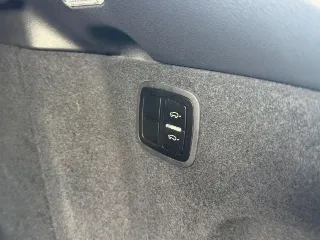 Foto 24 di 28: PORSCHE Macan