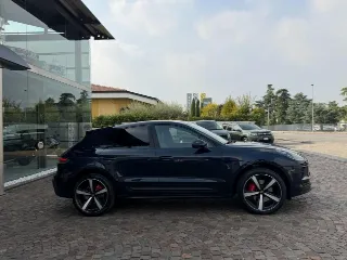 Foto 3 di 28: PORSCHE Macan