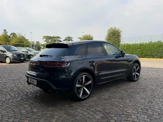 Foto 4 di 28: PORSCHE Macan
