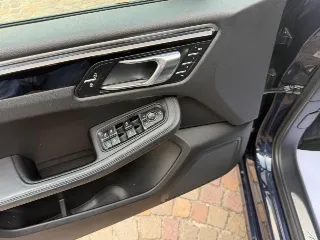Foto 7 di 28: PORSCHE Macan