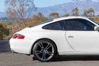 Foto 13 di 24: 2001 Porsche 996 Carrera