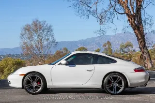Foto 14 di 24: 2001 Porsche 996 Carrera
