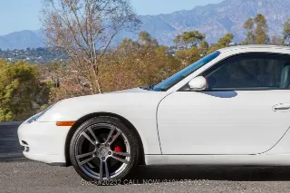 Foto 15 di 24: 2001 Porsche 996 Carrera