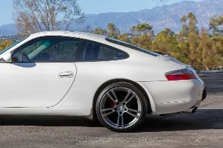 Foto 16 di 24: 2001 Porsche 996 Carrera