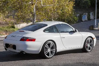 Foto 6 di 24: 2001 Porsche 996 Carrera