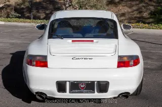 Foto 7 di 24: 2001 Porsche 996 Carrera