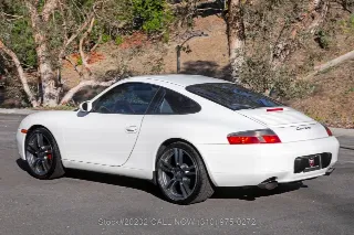 Foto 9 di 24: 2001 Porsche 996 Carrera
