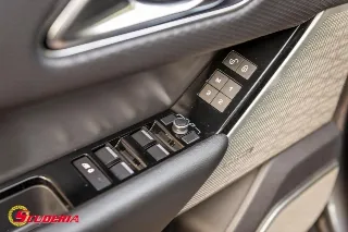 Foto 7 di 20: LAND ROVER Range Rover Velar
