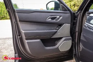 Foto 8 di 20: LAND ROVER Range Rover Velar