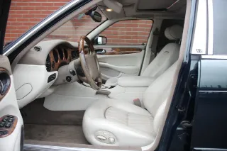 Foto 2 di 8: Jaguar XJ8 4.0 | 2000 | Route 66 Auctions