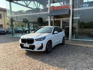 Foto 2 di 30: BMW X1