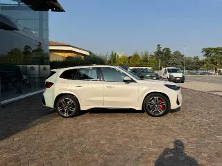 Foto 3 di 30: BMW X1