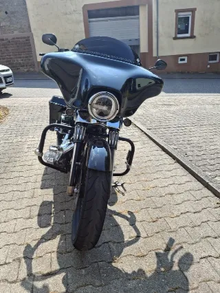 Foto 2 di 4: Harley-Davidson Street Glide | 2010 | Route 66 Auctions