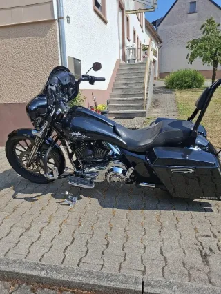Foto 3 di 4: Harley-Davidson Street Glide | 2010 | Route 66 Auctions