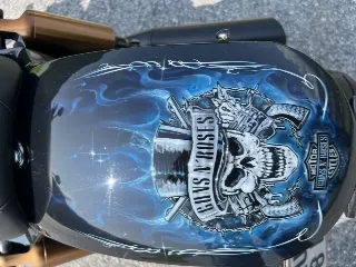 Foto 3 di 8: Harley-Davidson Dyna Street Bob | 2011 | Route 66 Auctions