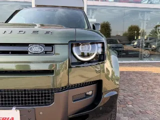 Foto 20 di 27: LAND ROVER Defender