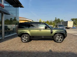Foto 3 di 27: LAND ROVER Defender