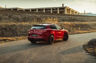 Foto 4 di 8: Alfa Romeo Stelvio Quadrifoglio | Route 66 Auctions