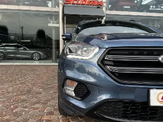 Foto 15 di 23: FORD Kuga