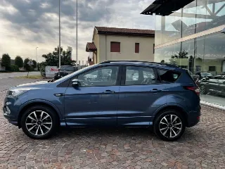 Foto 3 di 23: FORD Kuga