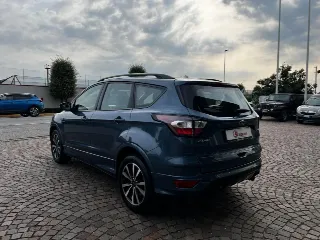 Foto 4 di 23: FORD Kuga