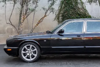 Foto 12 di 24: 2002 Jaguar XJR