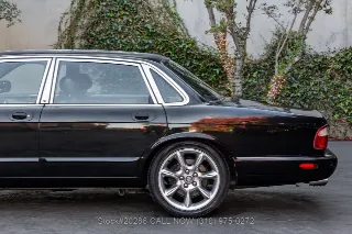 Foto 13 di 24: 2002 Jaguar XJR