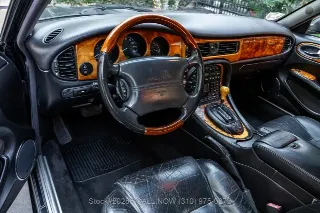 Foto 17 di 24: 2002 Jaguar XJR