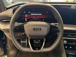 Foto 10 di 15: AUDI Q5