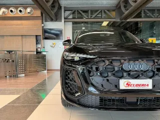Foto 2 di 15: AUDI Q5