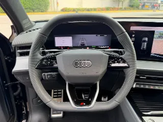 Foto 10 di 26: AUDI Q3