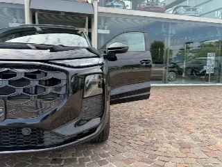 Foto 25 di 26: AUDI Q3