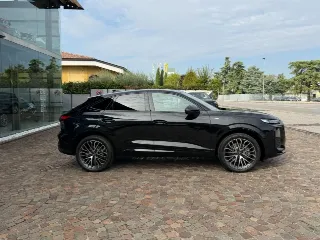 Foto 3 di 26: AUDI Q3