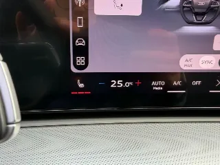 Foto 18 di 29: AUDI Q3